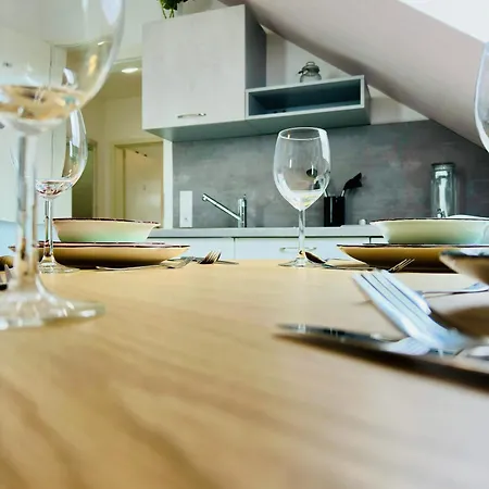 Modern Wohnen Mit Smarttv, Arbeitsplatz Und Kueche Appartamento