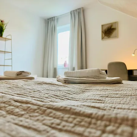 Modern Wohnen Mit Smarttv, Arbeitsplatz Und Kueche *