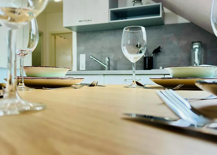 Modern Wohnen Mit Smarttv, Arbeitsplatz Und Kueche Apartman