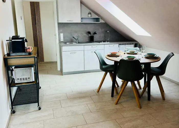 Modern Wohnen Mit Smarttv, Arbeitsplatz Und Kueche Apartman *