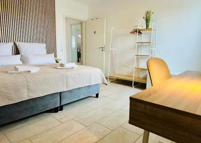 Modern Wohnen Mit Smarttv, Arbeitsplatz Und Kueche Bad Oeynhausen