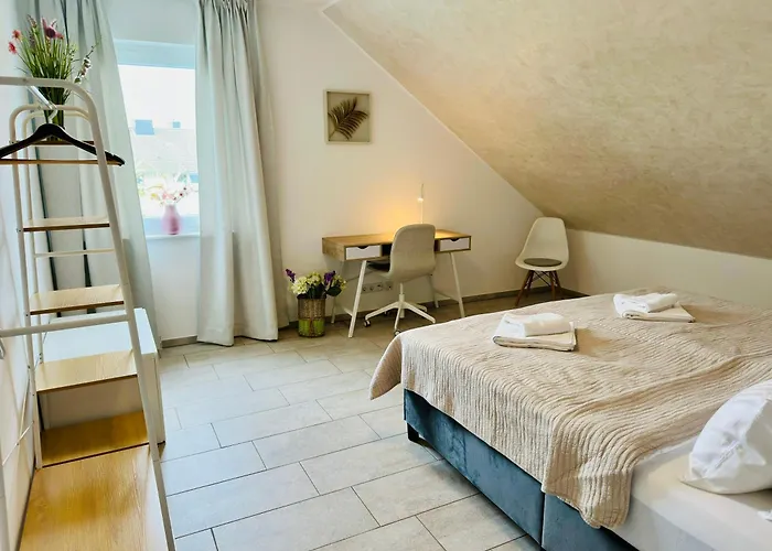 Modern Wohnen Mit Smarttv, Arbeitsplatz Und Kueche Apartman *