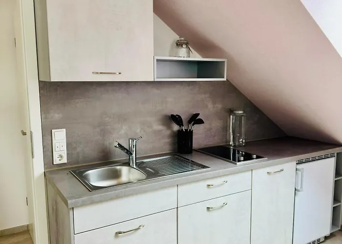 Modern Wohnen Mit Smarttv, Arbeitsplatz Und Kueche Apartman *